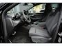 Audi Q6 e-tron S edition quattro 100 kWh | 428 PK | Panoramadak | Trekhaak | 360 camera | Audi Q6 e-tron S edition quattro met 428 PK en een volledig elektrische aandrijflijn met 100 kWh accupakket en quattro vierwielaandrijving, voorzien van een panoramadak met comfortabele rij e