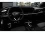 Audi Q6 e-tron S edition quattro 100 kWh | 428 PK | Panoramadak | Trekhaak | 360 camera | Audi Q6 e-tron S edition quattro met 428 PK en een volledig elektrische aandrijflijn met 100 kWh accupakket en quattro vierwielaandrijving, voorzien van een panoramadak met comfortabele rij e