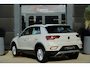 Volkswagen T-Roc 1.0 TSI Life | 110 PK | Apple Carplay | ACC | Parkeersensoren | Volkswagen T-Roc 1.0 TSI Life 110 PK met een 1.0-liter driecilinder benzinemotor, infotainmentsysteem met smartphoneconnectiviteit, airconditioning, multifunctioneel stuurwiel, cruisecontrol,
