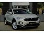 Volkswagen T-Roc 1.0 TSI Life | 110 PK | Apple Carplay | ACC | Parkeersensoren | Volkswagen T-Roc 1.0 TSI Life 110 PK met een 1.0-liter driecilinder benzinemotor, infotainmentsysteem met smartphoneconnectiviteit, airconditioning, multifunctioneel stuurwiel, cruisecontrol,