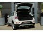 Volkswagen T-Roc 1.0 TSI Life | 110 PK | Apple Carplay | ACC | Parkeersensoren | Volkswagen T-Roc 1.0 TSI Life 110 PK met een 1.0-liter driecilinder benzinemotor, infotainmentsysteem met smartphoneconnectiviteit, airconditioning, multifunctioneel stuurwiel, cruisecontrol,