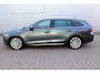 Skoda Octavia Combi 1.5 TSI First Edition O.a: Key-Less, Stoeverwarming, Trekhaak, ACC, PPC, 18inch L.m. Etc... Rijklaar! All-in prijs!