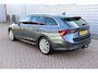 Skoda Octavia Combi 1.5 TSI First Edition O.a: Key-Less, Stoeverwarming, Trekhaak, ACC, PPC, 18inch L.m. Etc... Rijklaar! All-in prijs!