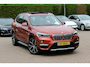 BMW X1 xDrive20i High Exe. / Trekhaak / Panoramadak / Head-up / Leder / 19'' / Navigatie / Stoelverwarming / Sportstoelen / DAB / Cruise Control