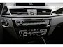 BMW X1 xDrive20i High Exe. / Trekhaak / Panoramadak / Head-up / Leder / 19'' / Navigatie / Stoelverwarming / Sportstoelen / DAB / Cruise Control