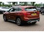 BMW X1 xDrive20i High Exe. / Trekhaak / Panoramadak / Head-up / Leder / 19'' / Navigatie / Stoelverwarming / Sportstoelen / DAB / Cruise Control