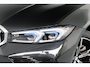 BMW 3-Serie 330e M Sport | Memory | Sportstoelen | LED | HUD | Cruise Adaptive | 360 Camera | Sfeerverlichting | BLIS | Leder | Stoelverwarming | Elk. Achterklep | Lichtmetalen Velgen