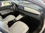 Fiat 600 1.2 Hybrid La Prima Achteruitrijcamera - Airco - Apple carplay - Draadloze telefoonoplader - Parkeersensoren - Navigatie - Keyless start/entry - Dodehoekdetectie - Stoelverwarming - Licht metalen velgen 18 inch - Elektrische ramen - Bluetooth - Cruise control - Led verlichting - Mistlampen - Stuur leder - Stuur multifunctioneel