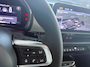 Fiat 600 1.2 Hybrid La Prima Achteruitrijcamera - Airco - Apple carplay - Draadloze telefoonoplader - Parkeersensoren - Navigatie - Keyless start/entry - Dodehoekdetectie - Stoelverwarming - Licht metalen velgen 18 inch - Elektrische ramen - Bluetooth - Cruise control - Led verlichting - Mistlampen - Stuur leder - Stuur multifunctioneel
