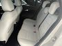 Fiat 600 1.2 Hybrid La Prima Achteruitrijcamera - Airco - Apple carplay - Draadloze telefoonoplader - Parkeersensoren - Navigatie - Keyless start/entry - Dodehoekdetectie - Stoelverwarming - Licht metalen velgen 18 inch - Elektrische ramen - Bluetooth - Cruise control - Led verlichting - Mistlampen - Stuur leder - Stuur multifunctioneel