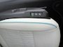 Fiat 600 1.2 Hybrid La Prima Achteruitrijcamera - Airco - Apple carplay - Draadloze telefoonoplader - Parkeersensoren - Navigatie - Keyless start/entry - Dodehoekdetectie - Stoelverwarming - Licht metalen velgen 18 inch - Elektrische ramen - Bluetooth - Cruise control - Led verlichting - Mistlampen - Stuur leder - Stuur multifunctioneel