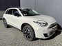 Fiat 600 1.2 Hybrid La Prima Achteruitrijcamera - Airco - Apple carplay - Draadloze telefoonoplader - Parkeersensoren - Navigatie - Keyless start/entry - Dodehoekdetectie - Stoelverwarming - Licht metalen velgen 18 inch - Elektrische ramen - Bluetooth - Cruise control - Led verlichting - Mistlampen - Stuur leder - Stuur multifunctioneel