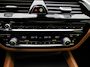 BMW 5-Serie 520i Business Edition Plus | Automaat | Apple Carplay / Android Auto | Panoramadak | Lederen Bekleding | Stoelverwarming | Lichtmetalen Velgen |