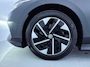 Volkswagen ID.7 Tourer Pro 77 kWh 286 pk | Navigatie | Warmtepomp | Trekhaak (wegklapbaar) | Parkeersensoren (Park assist) | Rondomzicht camera | Stoelverwarming | Matrix LED koplampen |