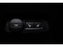 Volvo EC40 Extended Range Plus Black Ed. 82 kWh - Panoramadak - IntelliSafe Assist & Surround - 360º Camera - Verwarmde voorstoelen, stuur & achterbank - Parkeersensoren voor & achter - Elektr. bedienb. bestuurdersstoel met geheugen - Draadloze tel. lader - Extra getint glas - 20' LMV