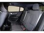 Volvo EC40 Extended Range Plus Black Ed. 82 kWh - Panoramadak - IntelliSafe Assist & Surround - 360º Camera - Verwarmde voorstoelen, stuur & achterbank - Parkeersensoren voor & achter - Elektr. bedienb. bestuurdersstoel met geheugen - Draadloze tel. lader - Extra getint glas - 20' LMV