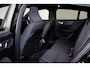 Volvo EC40 Extended Range Plus Black Ed. 82 kWh - Panoramadak - IntelliSafe Assist & Surround - 360º Camera - Verwarmde voorstoelen, stuur & achterbank - Parkeersensoren voor & achter - Elektr. bedienb. bestuurdersstoel met geheugen - Draadloze tel. lader - Extra getint glas - 20' LMV