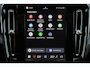 Volvo EC40 Extended Range Plus Black Ed. 82 kWh - Panoramadak - IntelliSafe Assist & Surround - 360º Camera - Verwarmde voorstoelen, stuur & achterbank - Parkeersensoren voor & achter - Elektr. bedienb. bestuurdersstoel met geheugen - Draadloze tel. lader - Extra getint glas - 20' LMV