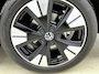 Volkswagen Multivan 1.5 eHybrid L1 Bulli Edition 4Motion 245PK | FACELIFT! | Automaat | Trekhaak | Elektrische Schuifdeuren | Elektrische Achterklep | Achteruirijcamera | Verwarmbare Voorstoelen | Verwarmbare Voorruit | Trekhaak | 7-Zits Vis-a-Vis | Multifunctioneel Stuurwiel | Verschuifbare Tafel | Adaptive Cruise Controle | Navigatie | IQ.Light | Glazen Panorama Dak |