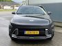 Hyundai Kona 1.6 GDI HEV Comfort Smart Voorstoelen verwarmd / Electrische achterklep / Origineel NL auto / Stuur verwarming / Privacy glas / Apple Carplay - Android Auto / Navigatiesysteem / 18 inch Lichtmetaal /