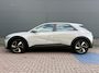 Hyundai Ioniq 5 Standard Range Pure Edition 63 kWh / Warmtepomp / 63 kWh accupakket / Volledig elektrisch / Automaat / Adaptieve cruise control / Achteruitrijcamera / Parkeersensoren / Navigatiesysteem / Apple CarPlay & Android Auto / Climate control / LED-verlichting / Lichtmetalen velgen / Digitaal instrumentenpaneel / Multifunctioneel stuurwiel / Rijstrookassistentie / Automatische noodremassistentie / Keyless start / Bluetooth / Elektrische achterklep / BOSE audiosysteem / Elektrisch verstelbare stoelen / Stoelverwarming / Stuurwielverwarming / Halflederen bekleding / 170 pk / Achterwielaandrijving / Snelladen