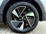 Hyundai Ioniq 5 Standard Range Pure Edition 63 kWh / Warmtepomp / 63 kWh accupakket / Volledig elektrisch / Automaat / Adaptieve cruise control / Achteruitrijcamera / Parkeersensoren / Navigatiesysteem / Apple CarPlay & Android Auto / Climate control / LED-verlichting / Lichtmetalen velgen / Digitaal instrumentenpaneel / Multifunctioneel stuurwiel / Rijstrookassistentie / Automatische noodremassistentie / Keyless start / Bluetooth / Elektrische achterklep / BOSE audiosysteem / Elektrisch verstelbare stoelen / Stoelverwarming / Stuurwielverwarming / Halflederen bekleding / 170 pk / Achterwielaandrijving / Snelladen
