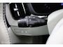 Volvo XC60 2.0 T6 Plug-in hybrid AWD Plus Bright | Trekhaak | Pilot Assist | Pano | Stoel- Stuurverwarming | Achterbank verwarmd |