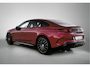 Mercedes-Benz C-klasse 400 4MATIC Launch Edition 94 kWh | Premium pakket | Winterpakket | Rijassistentiepakket Plus | Trekhaak | Panoramisch dak | Augmented Reality navigatie | Sierelementen zwart scheepsdek hout | 20" multispaaks lichtmetalen AMG velgen |