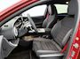 Mercedes-Benz C-klasse 400 4MATIC Launch Edition 94 kWh | Premium pakket | Winterpakket | Rijassistentiepakket Plus | Trekhaak | Panoramisch dak | Augmented Reality navigatie | Sierelementen zwart scheepsdek hout | 20" multispaaks lichtmetalen AMG velgen |