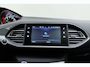 Peugeot 308 SW 1.2 PureTech Tech Edition | Panoramadak | Camera | Parkeersensoren | Navigatie | Lichtmetalen velgen | Alcantara lederen bekleding