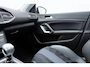 Peugeot 308 SW 1.2 PureTech Tech Edition | Panoramadak | Camera | Parkeersensoren | Navigatie | Lichtmetalen velgen | Alcantara lederen bekleding