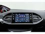 Peugeot 308 SW 1.2 PureTech Tech Edition | Panoramadak | Camera | Parkeersensoren | Navigatie | Lichtmetalen velgen | Alcantara lederen bekleding