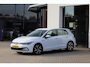 Volkswagen Golf 2.0 TDI Style 115PK / 85kW, Dodehoekdetectie (Side Assist), LED Matrix (IQ.Lights), elektrisch verstelbare ErgoActive voorstoel met geheugen- en massagefunctie, adaptieve cruise control (ACC), draadloze telefoonlader, keyless start, parkeerassistent (Park Assist), parkeersensoren voor en achter (PDC), elektrisch verstel-, verwarm- en inklapbare buitenspiegels etc.