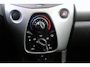 Peugeot 108 1.0 e-VTi ACTIVE AUTOMAAT ZEER LAGE KILOMETERSTAND | MISTLAMPEN VOOR | LED DAGRIJVERLICHTING | PARKEERSENSOREN ACHTER | AIRCO | MULTIFUNCTIONEEL LEDEREN STUURWIEL | BLUETOOTH | CENTRALE VERGRENDELING MET AFSTANDSBEDIENING | ELEKTRISCH BEDIENBARE RAMEN VOOR | KLAPRUITJES ACHTER PORTIEREN | VAN BINNENUIT VERSTELBARE BUITEN SPIEGELS | IN HOOGTE VERSTELBARE BESTUURDERSSTOEL | SCHAKELFLIPPERS ACHTER HET STUUR | USB-A AANSLUITING |