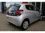 Peugeot 108 1.0 e-VTi ACTIVE AUTOMAAT ZEER LAGE KILOMETERSTAND | MISTLAMPEN VOOR | LED DAGRIJVERLICHTING | PARKEERSENSOREN ACHTER | AIRCO | MULTIFUNCTIONEEL LEDEREN STUURWIEL | BLUETOOTH | CENTRALE VERGRENDELING MET AFSTANDSBEDIENING | ELEKTRISCH BEDIENBARE RAMEN VOOR | KLAPRUITJES ACHTER PORTIEREN | VAN BINNENUIT VERSTELBARE BUITEN SPIEGELS | IN HOOGTE VERSTELBARE BESTUURDERSSTOEL | SCHAKELFLIPPERS ACHTER HET STUUR | USB-A AANSLUITING |