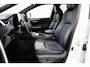 Toyota RAV4 2.5 Hybrid AWD Bi-Tone | Navigatie | Apple Carplay / Android Auto | Stoel-/stuurverwarming | Verwarmbare voorruit | Leder | BearLock | Parkeersensoren voor/achter | Camera | Keyless | Adaptive Cruise | Clima | 18 inch