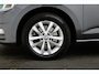 Volkswagen Touran 1.6 TDI SCR Connected Series 7p 7 persoons, Stoelverwarming Trekhaak, Automaat, Navigatie