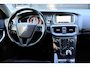 Volvo V40 1.6 T2 Kinetic Navigatie/Parkeersensor/R Design velgen/Apk 10-2027