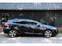 Volvo V40 1.6 T2 Kinetic Navigatie/Parkeersensor/R Design velgen/Apk 10-2027