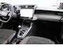 Ford Puma 1.0-125pk EcoBoost Hybrid ST-Line X. Alweer zo'n mooie uiterst complete Ford Puma met slechts 7.400km èn fabr. garantie t/m 10-12-2029 ! Autm. airco, LED verlichting, navigatie, telefoonvoorb., bestuurders assistent pakket, winterpakket etc., etc