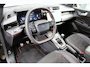 Ford Puma 1.0-125pk EcoBoost Hybrid ST-Line X. Alweer zo'n mooie uiterst complete Ford Puma met slechts 7.400km èn fabr. garantie t/m 10-12-2029 ! Autm. airco, LED verlichting, navigatie, telefoonvoorb., bestuurders assistent pakket, winterpakket etc., etc