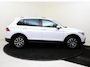 Volkswagen Tiguan 1.4 TSI eHybrid Life | SoH 100% | Achteruitrijcamera | Keyless | Adaptieve cruise control | Dodehoekdetectie | Navigatie | 3-zone airco | Parkeerassistent | Elektrische kofferklep |