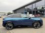 Peugeot E-3008 GT 73 kWh SOH 97%| WARMTEPOMP | 360° CAMERA| | KEYLESS ENTRY | 14.432KM! | DIGI. DASH| DEALER ONDERHOUDEN | CARPLAY/ ANDROID AUTO| EL.KLEP | STOEL + STUUR VERW. | 12 MND BOVAG GARANTIE