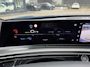 Peugeot E-3008 GT 73 kWh SOH 97%| WARMTEPOMP | 360° CAMERA| | KEYLESS ENTRY | 14.432KM! | DIGI. DASH| DEALER ONDERHOUDEN | CARPLAY/ ANDROID AUTO| EL.KLEP | STOEL + STUUR VERW. | 12 MND BOVAG GARANTIE