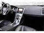 Volvo XC60 2.0 T5 FWD Polar+ | Trekhaak | Panoramadak | Harman Kardon Audio | Achteruitrijcamera | Parkeersensoren | Elektrische Achterklep | Bi-Xenon Adaptief | Parkeerverwarming | Lederen Bekleding | Cruise Control Adaptief | BLIS | Navigatie | Origineel Nederlandse auto 1e eigenaar