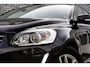Volvo XC60 2.0 T5 FWD Polar+ | Trekhaak | Panoramadak | Harman Kardon Audio | Achteruitrijcamera | Parkeersensoren | Elektrische Achterklep | Bi-Xenon Adaptief | Parkeerverwarming | Lederen Bekleding | Cruise Control Adaptief | BLIS | Navigatie | Origineel Nederlandse auto 1e eigenaar