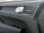 Volvo EX40 Single Motor Extended Range Plus Europa 82 kWh / Stoelverwarming, Stuurverwarming / Cruise Control / Trekhaak / Spatlappen / Achter camera / Elektrische stoelen met geheugen / 19 Inch velgen / Digital Dashboard / Google Maps / Android Auto / Apple Carplay