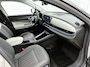 Fiat 600 600e 156pk La Prima 54 kWh Automaat | Tot 8 Jaar Garantie | 3 Fase | Elektrische Achterklep | Elektrische Bestuurdersstoel met Massage | Navigatie | Climate Control | Adaptieve Cruise Control | 18" LMV | Achteruitrijcamera | LED | Stoelverwarming | Keyless Entry/Start | Dodehoekdetectie | Apple Carplay/Android Auto |
