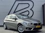 BMW 2-Serie Active Tourer 220i 2e Eigenaar|Navi|Pano|Leder|Clima|Cruise|Trekhaak|Stoelverwarming|Sportstoel|PDC|N.A.P|Dealer Onderhouden|APK tot 06-2027