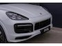 Porsche Cayenne 3.0 E-Hybrid | SoH 91% | SportDesign | Sport Chrono | Pano | Bose | HD Matrix LED PDLS+ | Sportuitlaat | 18 Weg Stoelen | Verwarmd Alcantara Stuurwiel | 22 Inch Turbo GT | PASM Luchtvering | Carplay | Stoelventilatie | Uitgebreid Leder | Dealer Onderhoude